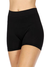Load image into Gallery viewer, Women&#39;s Black Seamless Stretchy Knit Biker Shorts
