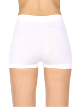 Load image into Gallery viewer, Women&#39;s White Seamless Stretchy Knit Biker Shorts
