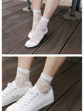 Load image into Gallery viewer, Women&#39;s White Sheer Patterned Ankle Socks
