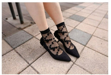 Load image into Gallery viewer, Women&#39;s Black Sheer Patterned Ankle Socks
